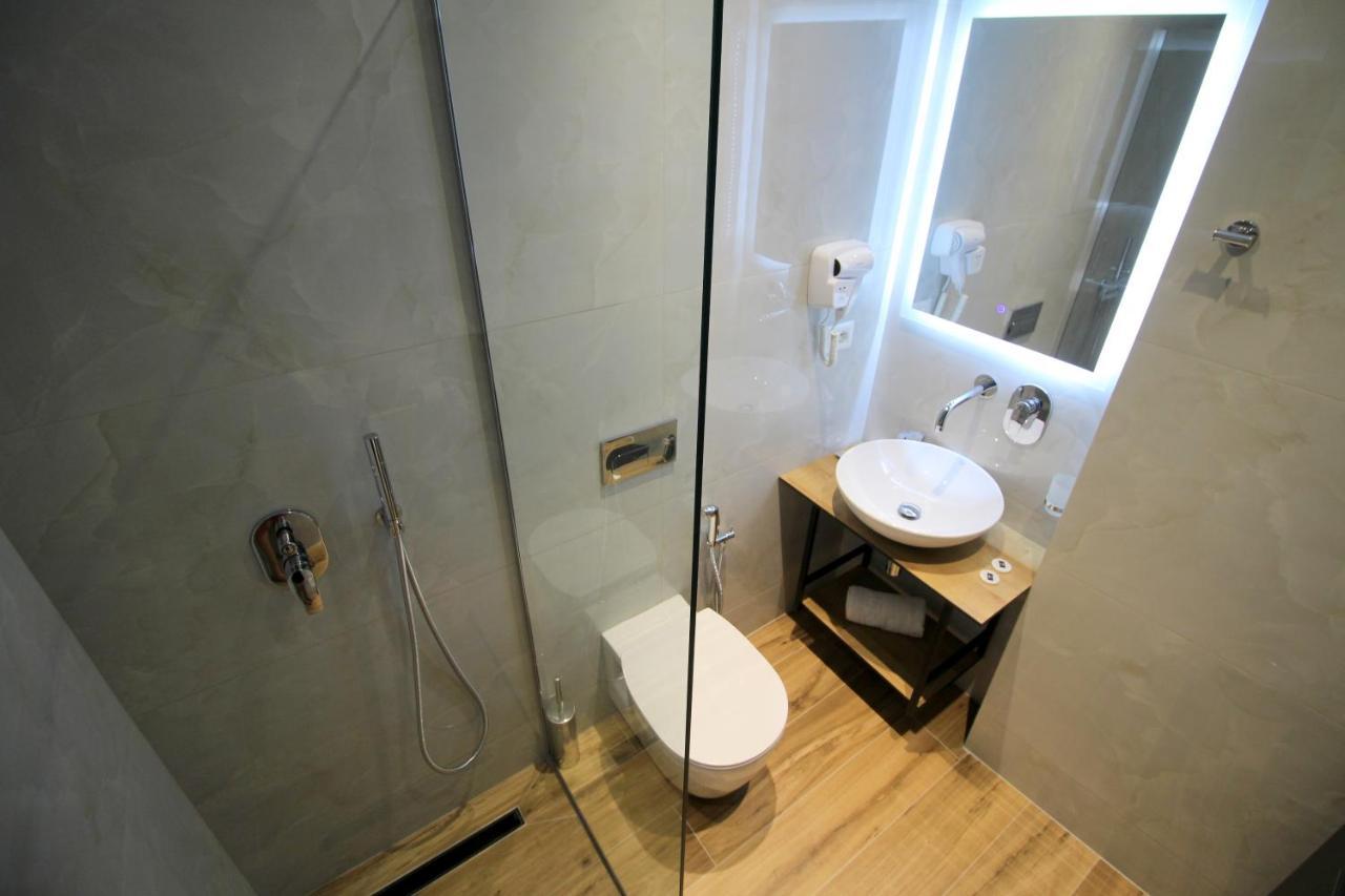 F&J Hotel Saranda Extérieur photo