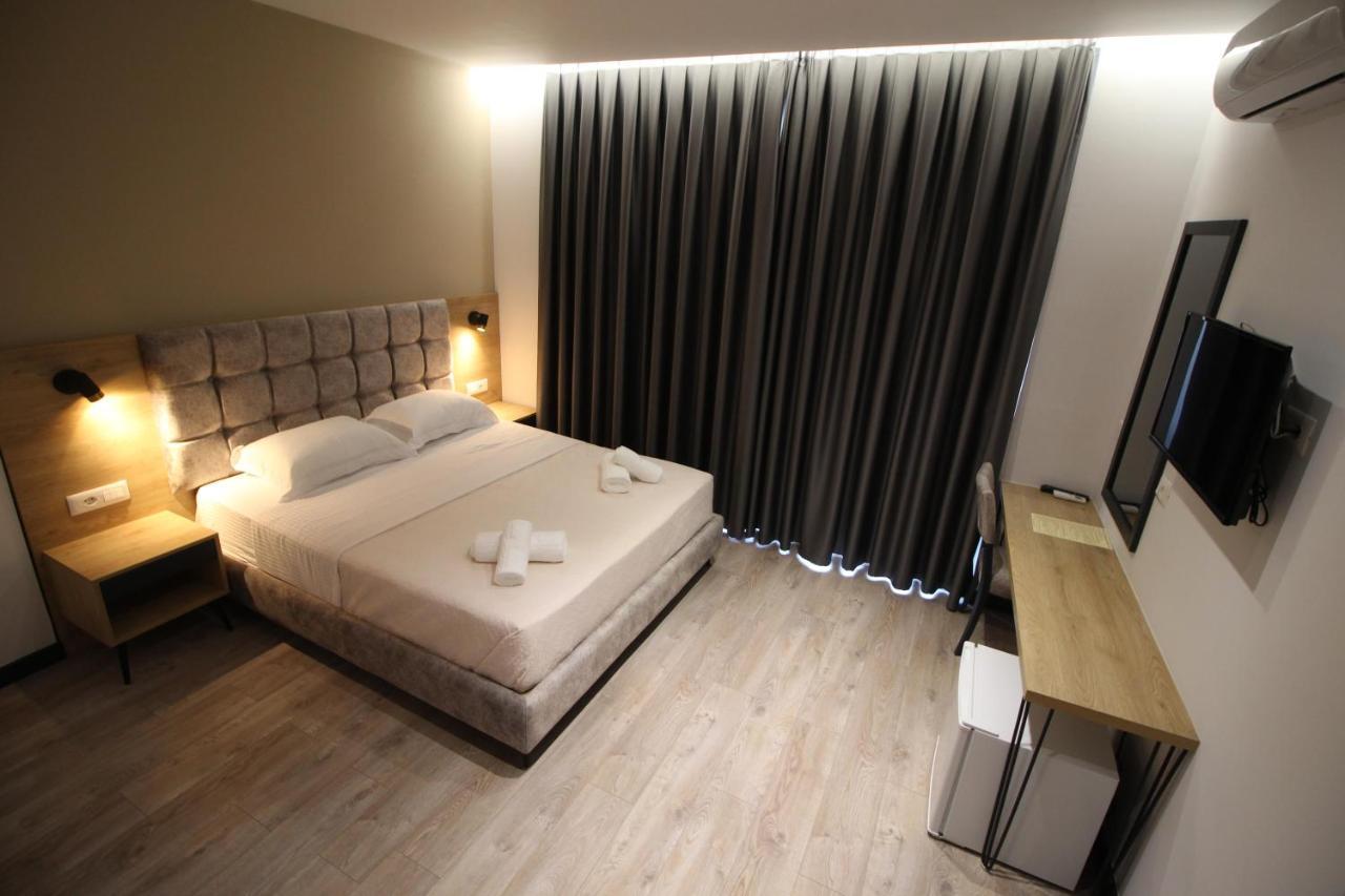 F&J Hotel Saranda Extérieur photo