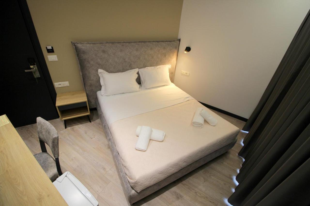 F&J Hotel Saranda Extérieur photo