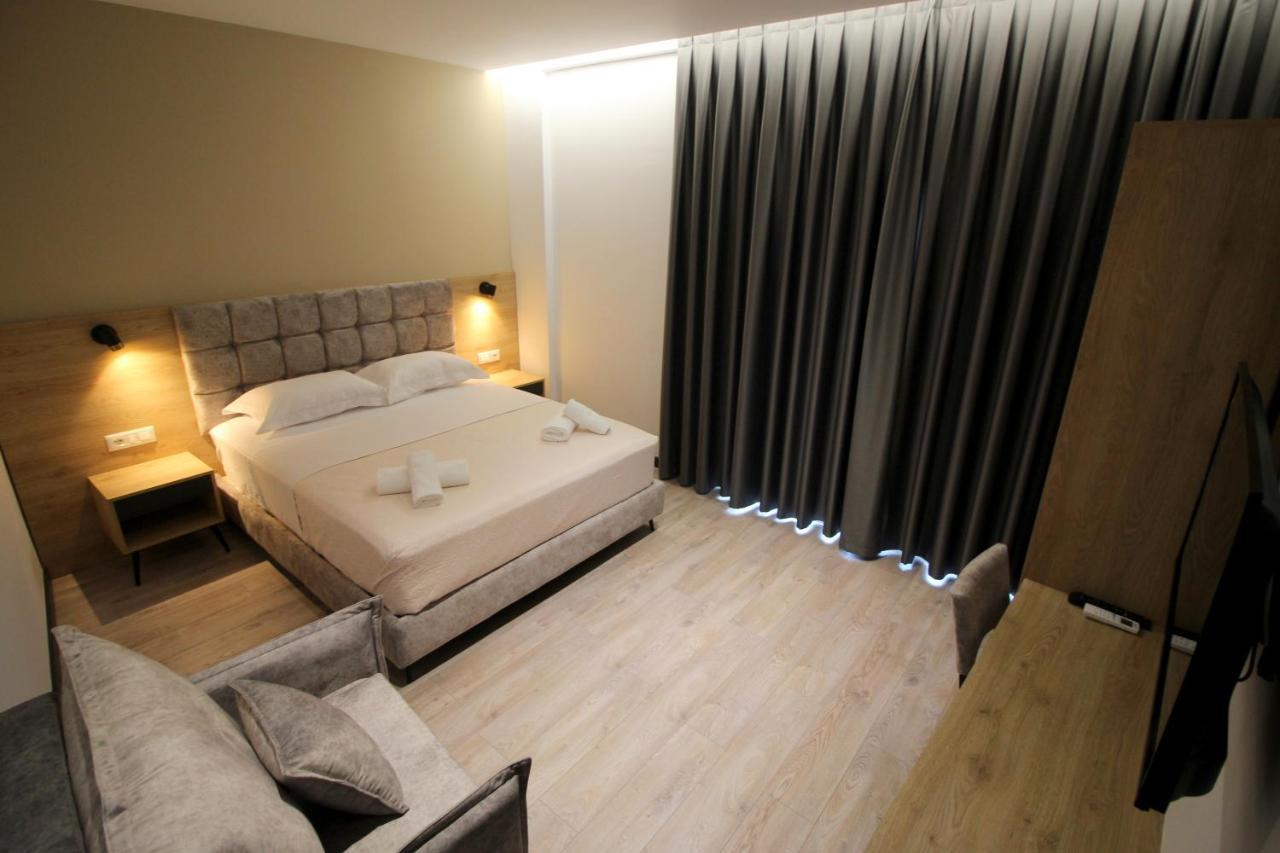 F&J Hotel Saranda Extérieur photo