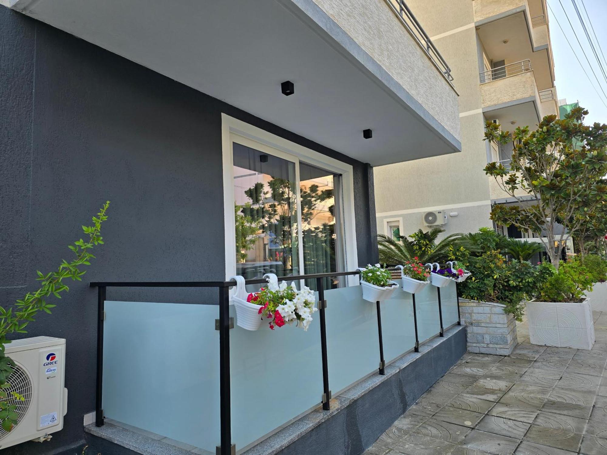 F&J Hotel Saranda Extérieur photo