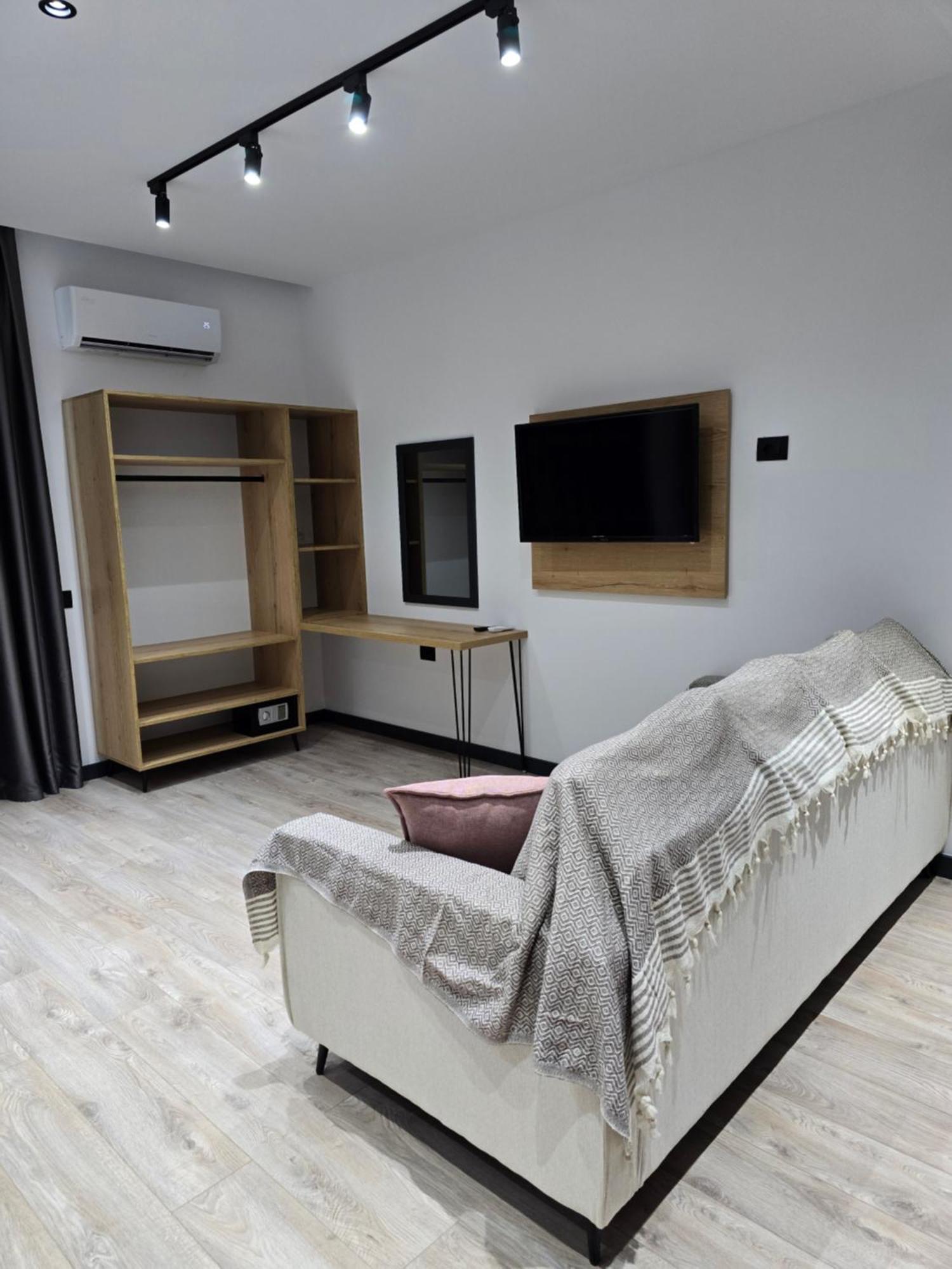 F&J Hotel Saranda Extérieur photo