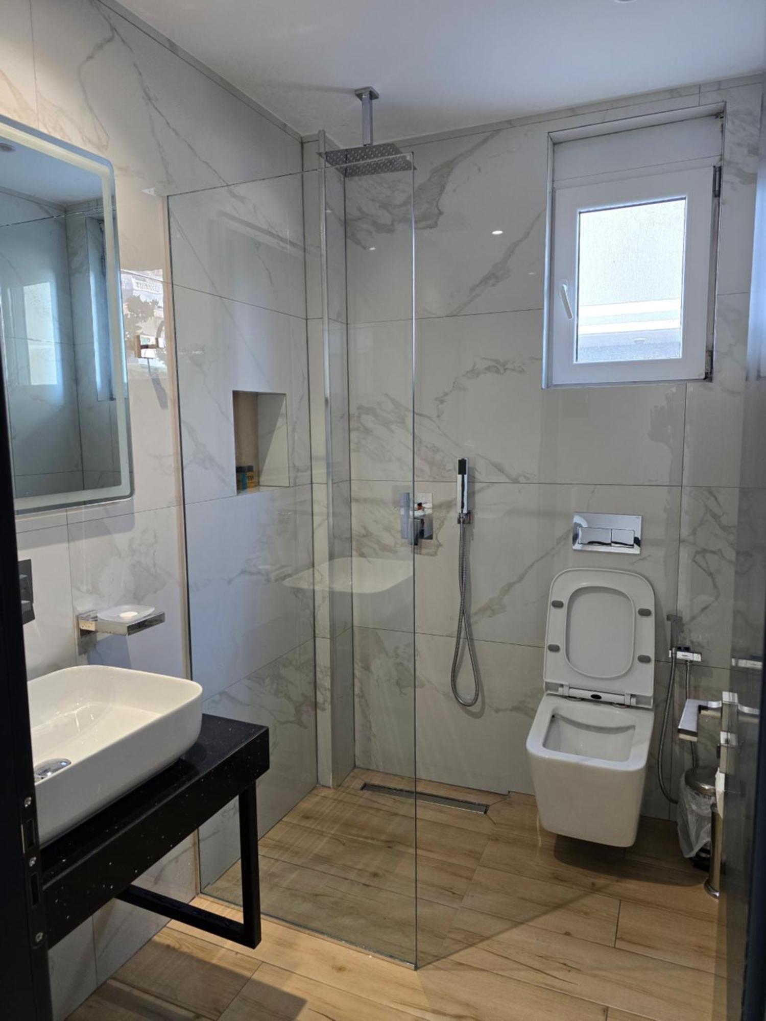F&J Hotel Saranda Extérieur photo